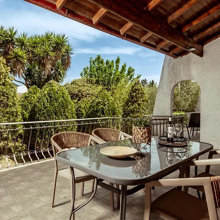 Contessina House בית נופש זקינטוס טאון