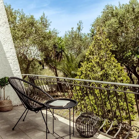 בית נופש Contessina House זקינטוס טאון