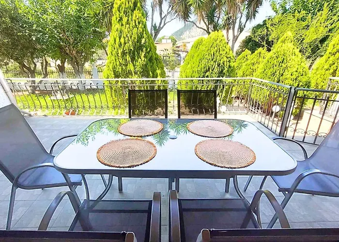 בית נופש Contessina House זקינטוס טאון