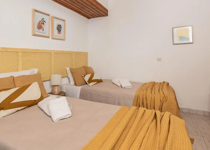 בית נופש Contessina House זקינטוס טאון